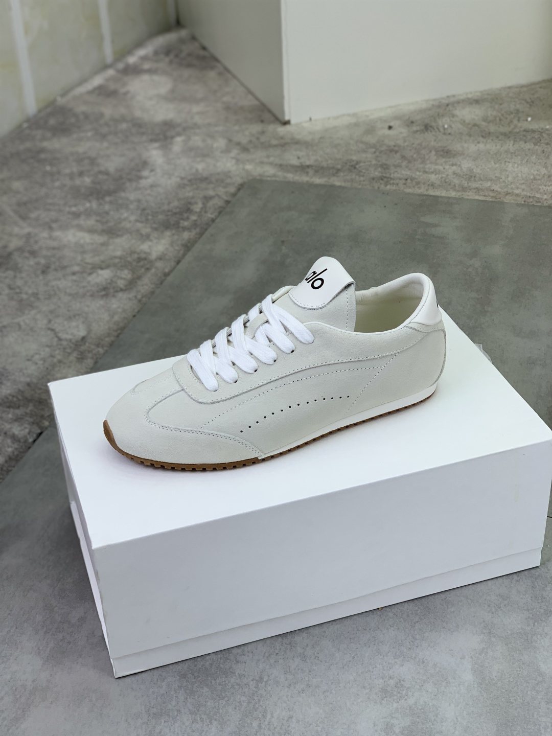 Alo Gum Sole Low-Top Sneakers